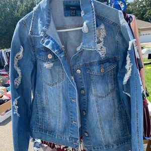 Adorable Ripped jean jacket !